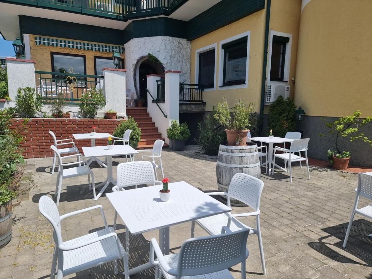 Landgasthof Zur Goldenen Traube Podersdorf am See Ngoại thất bức ảnh
